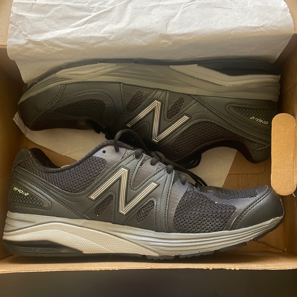 Mens new balance tennis shoes
